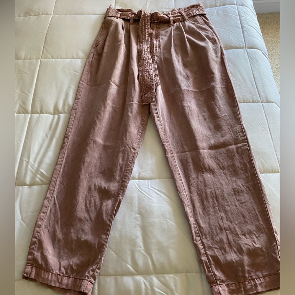 American Eagle women’s pants size 14. Super cute!! Good/great condition.
